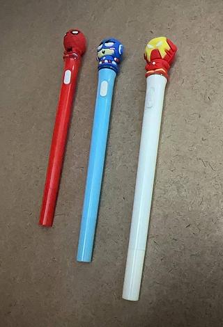 Caneta à base de água preta com ponta fina em formato de herói Homem de Ferro/Capitão/Batman/Homem-Aranha - Papelaria fofa